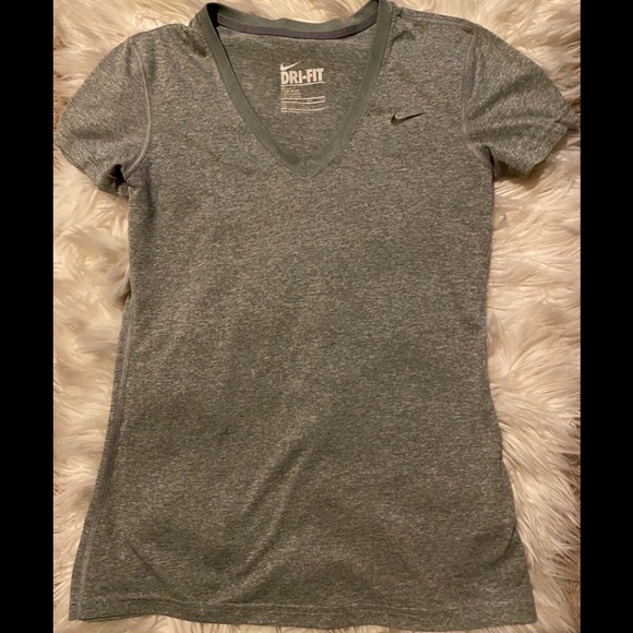 Nike Tops - Nike Dri-Fit workout top xs